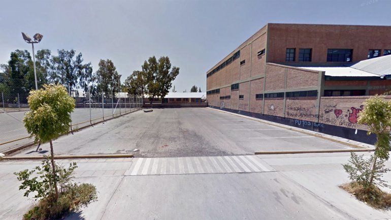 El predio está ubica cerca del establecimiento educativo.