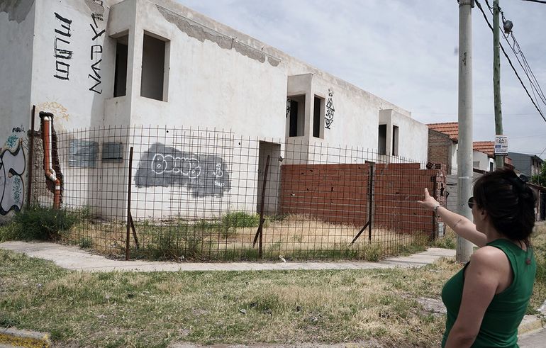 Denuncian inseguridad en Huiliches por tres dúplex a medio construir que quedaron abandonados. Denuncian inseguridad en Huiliches por tres dúplex a medio construir que quedaron abandonados.