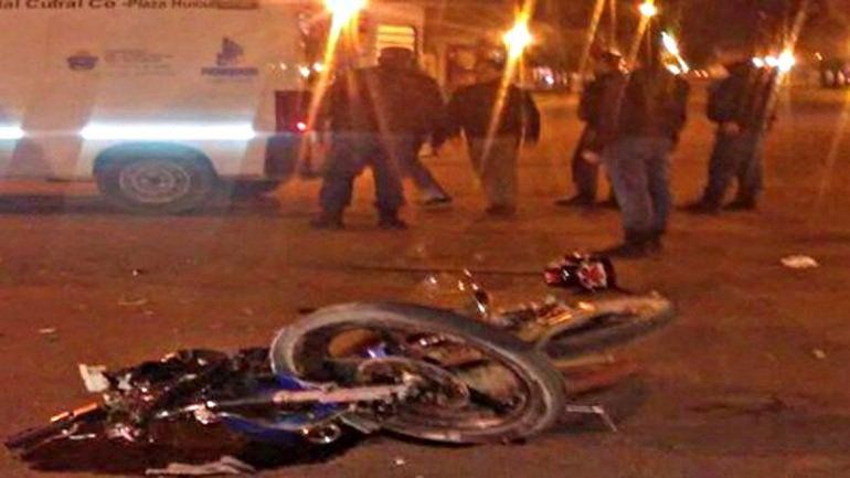 La moto Guerrero 150cc en la que viajaba de acompañante la víctima.