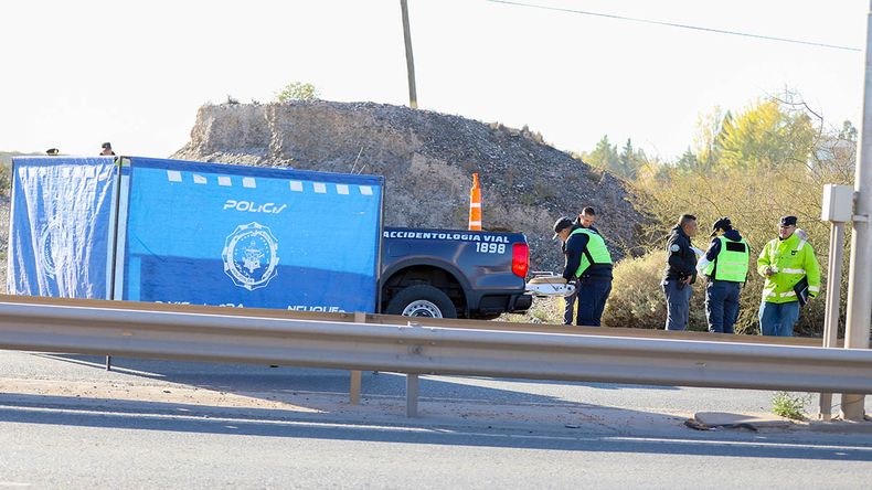 Choque fatal en Ruta 7: el motociclista tenía 32 años y murió en el acto tras ser embestido por el camión | LM Neuquen Choque fatal en Ruta 7: el motociclista tenía 32 años y murió en el acto tras ser embestido por el camión