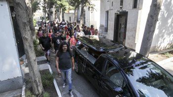 Mono Salvi: despidieron los restos del emblema del rock neuquino