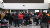 Los pasajeros tuvieron que esperar media hora sin saber cuál era el peligro ni si podrían subir al vuelo que los trasladaría de Comodoro Rivadavia a Buenos Aiures (foto de archivo, ilustrativa). Los pasajeros tuvieron que esperar media hora sin saber cuál era el peligro ni si podrían subir al vuelo que los trasladaría de Comodoro Rivadavia a Buenos Aiures (foto de archivo, ilustrativa).
