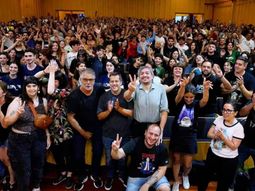 Máximo Kirchner y parte de la militancia de La Cámpora. Máximo Kirchner y parte de la militancia de La Cámpora.