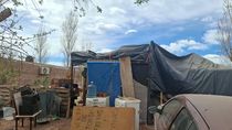 acusan a una pareja por usurpar un terreno municipal destinado a una plaza, en rincon de los sauces