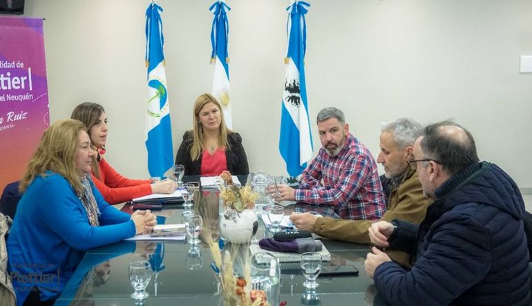 Plottier: Gloria Ruiz se reunió con diputados neuquinos