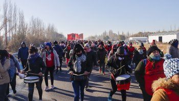 martes de caos: piqueteros cortan la ruta en el tercer puente martes de caos: piqueteros cortan la ruta en el tercer puente