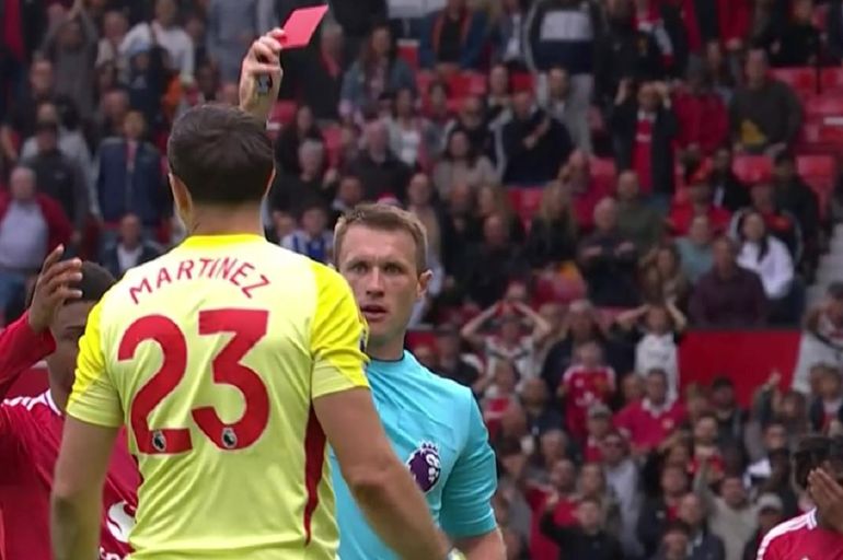 La triste despedida de Dibu Martínez del Aston Villa