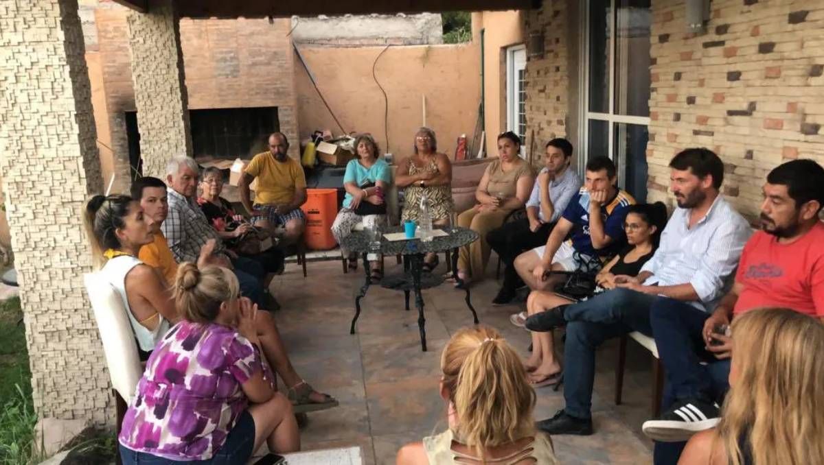 El intendente Buteler y Luis Argüello, titular de ARSA, visitaron el barrio Virgen del Valle. Los vecinos tienen la esperanza de que les instalen la red de agua potable y las cloacas.&nbsp; 