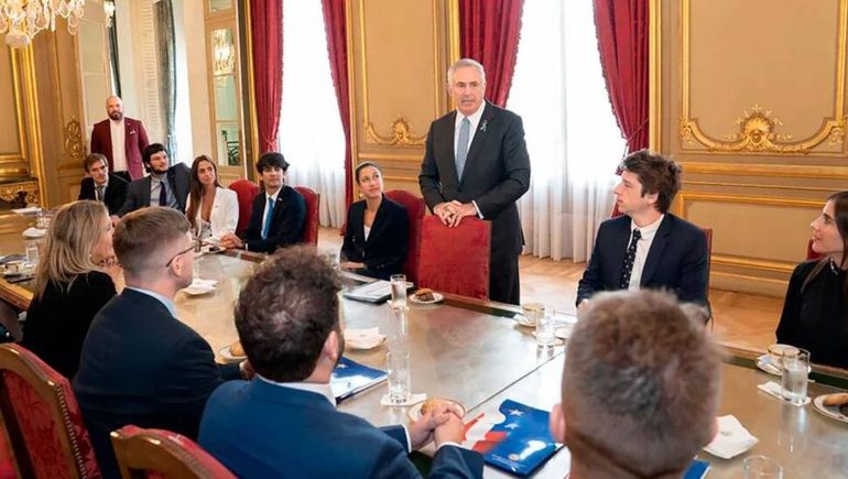 Convocan a jóvenes neuquinos a un programa de becas que los llevará a Estados Unidos