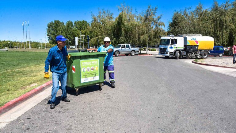 Personal municipal ya está desplegado en el marco de un operativo para proteger al río de la basura.