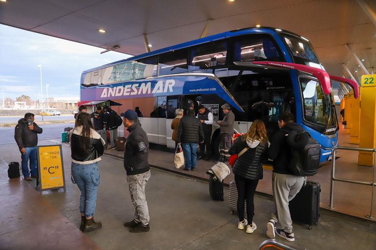 Los destinos preferidos de las personas que pasan por la ETON durante las vacaciones de invierno, son los cordilleranos. Los destinos preferidos de las personas que pasan por la ETON durante las vacaciones de invierno, son los cordilleranos.