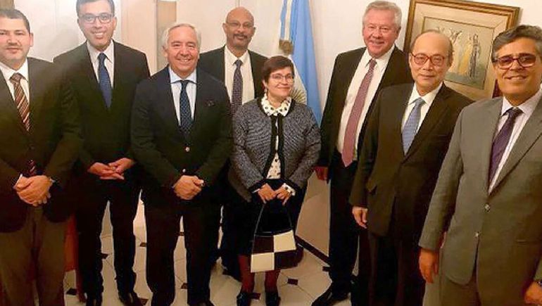 Ucrania criticó al delegado argentino en la ONU por su foto con un par ruso