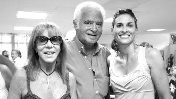 Gabriela Sabatini con sus padres Betty recientemente fallecida y su papá Osvaldo que murió en 2016. Gabriela Sabatini con sus padres Betty recientemente fallecida y su papá Osvaldo que murió en 2016.