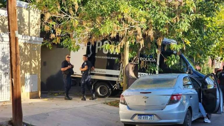 La policía forzó la puerta del departamento y dio con la macabra escena. Foto: Google. La policía forzó la puerta del departamento y dio con la macabra escena. Foto: Google.