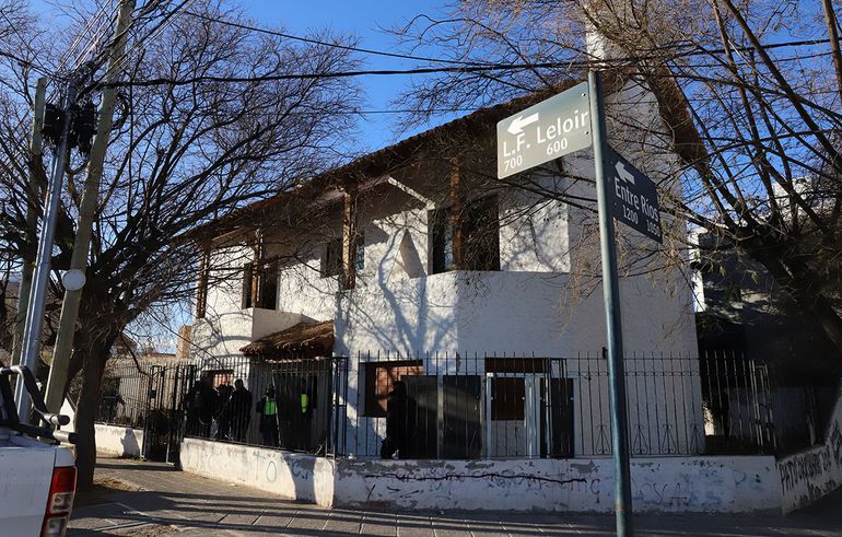 El impactante operativo de desalojo en una casa abandonada de calle Leloir