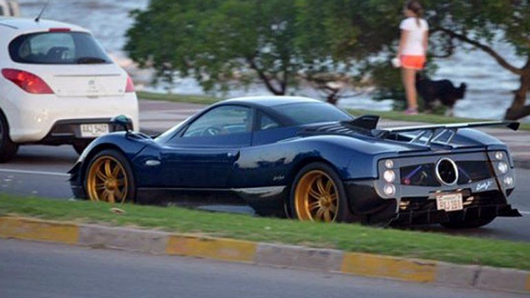 Por filmarlo, chocó un auto de u$s 1,5 millones