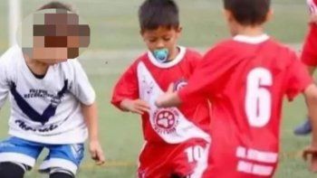 tiene 6 anos, juega con chupete y no se la pueden sacar tiene 6 anos, juega con chupete y no se la pueden sacar