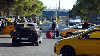 El aeropuerto Presidente Perón, escenario de una pelea de taxistas y conductores de Uber El aeropuerto Presidente Perón, escenario de una pelea de taxistas y conductores de Uber