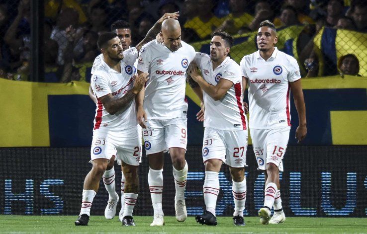 El experimentado delantero suspendido por doping que no tira la toalla