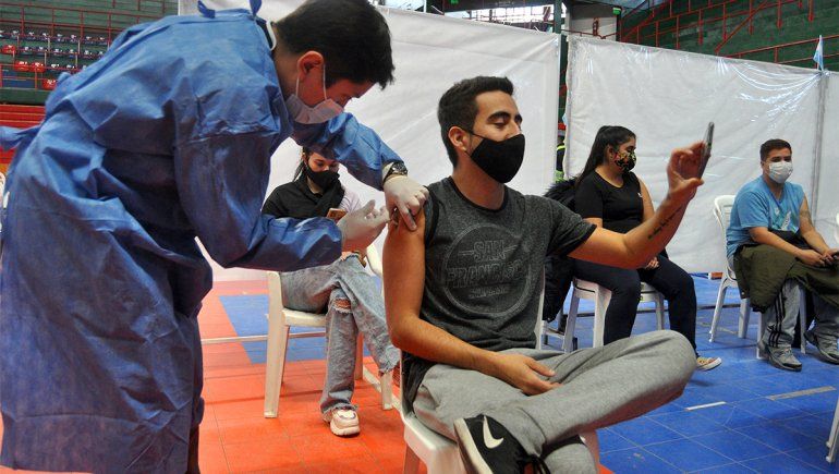 Vacunación: cómo es la inscripción para mayores de 18 años