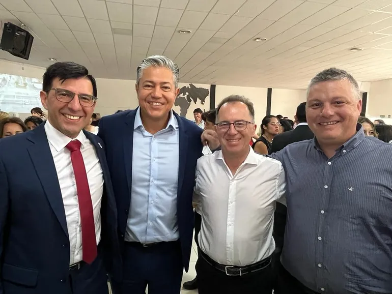 El intendente de Senillosa Lucas Páez junto al gobernador Rolando Figueroa. El intendente de Senillosa Lucas Páez junto al gobernador Rolando Figueroa.