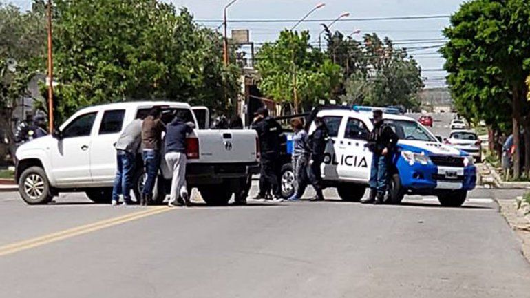 Fueron cercadas y detenidas con $50 mil, armas y droga