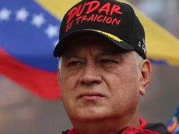 Diosdado Cabello explicó que la reapertuta de la embajada de Venezuela en Estados Unidos es para proteger al detenido Nicolás Maduro y su esposa. Diosdado Cabello explicó que la reapertuta de la embajada de Venezuela en Estados Unidos es para proteger al detenido Nicolás Maduro y su esposa.