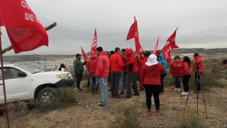 A las piñas, dirigentes del MPN y del MTD se pelearon por un terreno en Z1