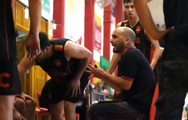 Patricio Denegri es el entrenador de Centro Español de Plottier.&nbsp;