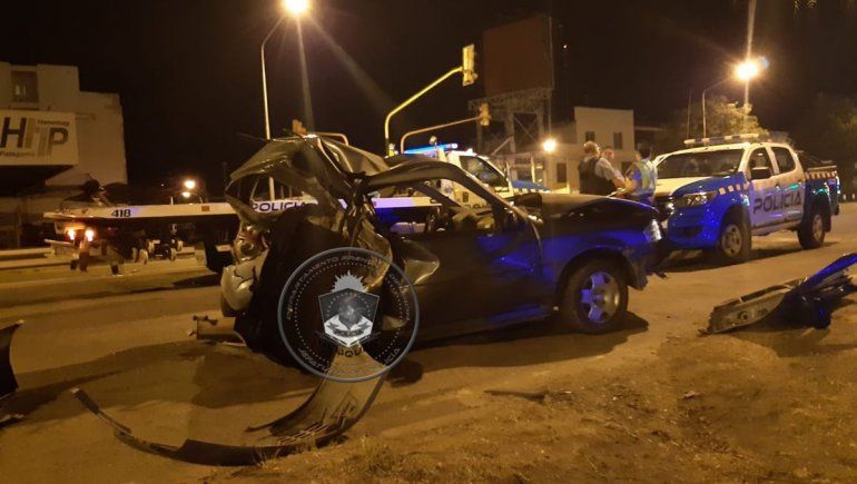 Ruta 22: esperaba el semáforo, una camioneta lo chocó desde atrás y pelea por su vida