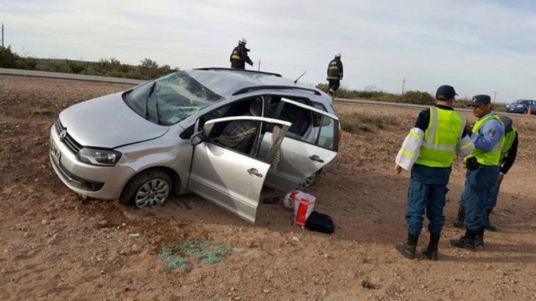 Un matrimonio que volvía de Chile volcó en Cutral Co