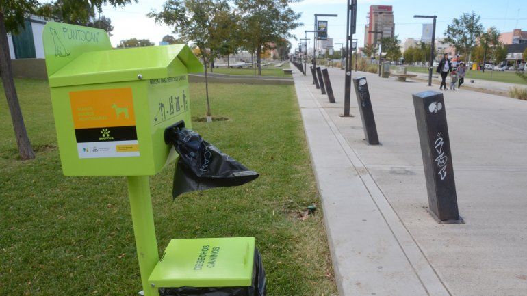 Lo que se busca también es un cambio cultural que implica que la gente asuma la responsabilidad de limpiar lo que dejan las mascotas.