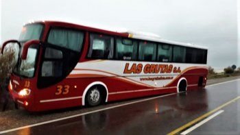 un colectivo que venia del puerto perdio ruedas traseras un colectivo que venia del puerto perdio ruedas traseras