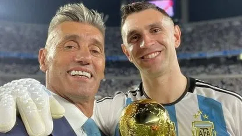 Sergio Goycochea y el Dibu Martínez Sergio Goycochea y el Dibu Martínez