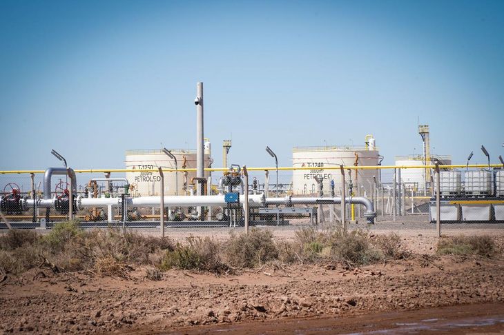 La producción de petróleo de Vaca Muerta volvió a marcar un nuevo récord. La producción de petróleo de Vaca Muerta volvió a marcar un nuevo récord.