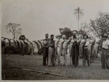 Otto Bemberg y la familia durante una jornada de pesca de dorado en el norte del país. Foto: La Nación Otto Bemberg y la familia durante una jornada de pesca de dorado en el norte del país. Foto: La Nación
