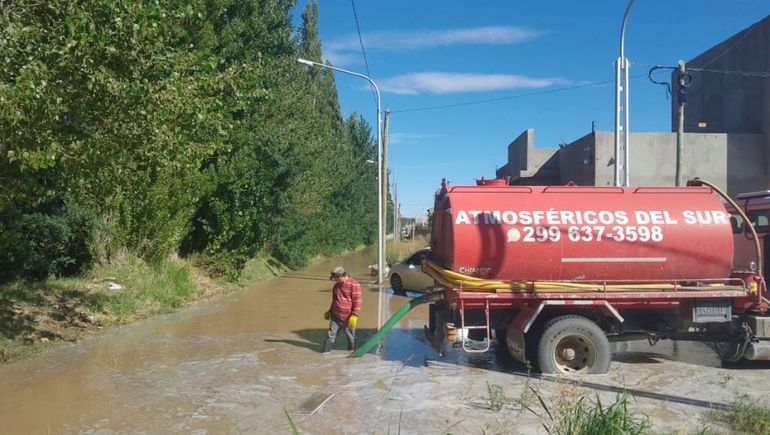 Este lunes volverá personal de Recursos Hídricos a continuar trabajando. Este lunes volverá personal de Recursos Hídricos a continuar trabajando.