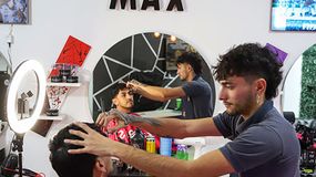 Del corte de pelo al ritual de verse bien: el boom de las barberías cambió la forma en que los hombres cuidan su imagen