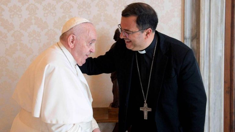 El Papa Francisco y el arzobispo de La Plata , Gabriel Mestre, quien presentó su demisión y fue aceptada en el Vaticano. Foto: Google. El Papa Francisco y el arzobispo de La Plata , Gabriel Mestre, quien presentó su demisión y fue aceptada en el Vaticano. Foto: Google.
