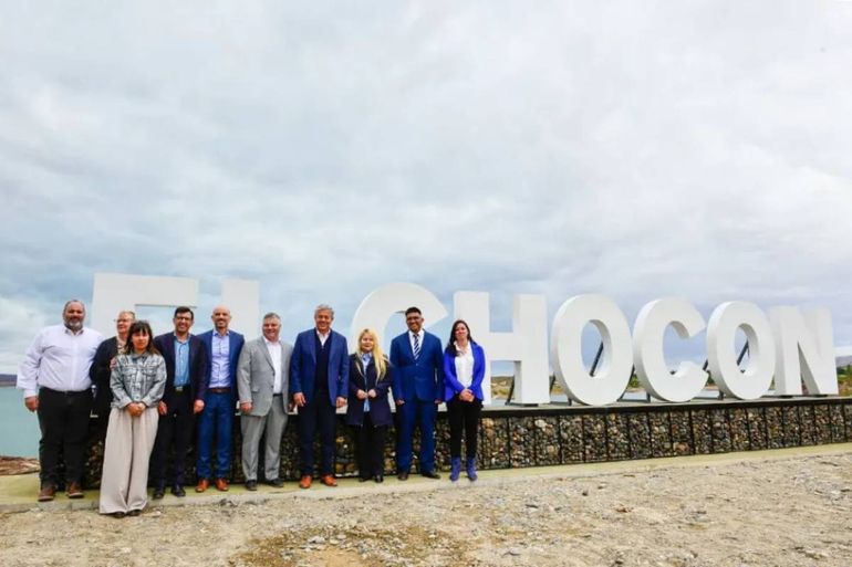 Rolando Figueroa participó del aniversario de Villa El Chocón