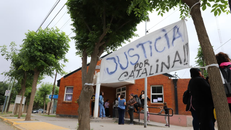 Habló el papá de Catalina, la nena atropellada por un patrullero en Plottier: qué dijo sobre su estado de salud | LM Neuquen Habló el papá de Catalina, la nena atropellada por un patrullero en Plottier: qué dijo sobre su estado de salud