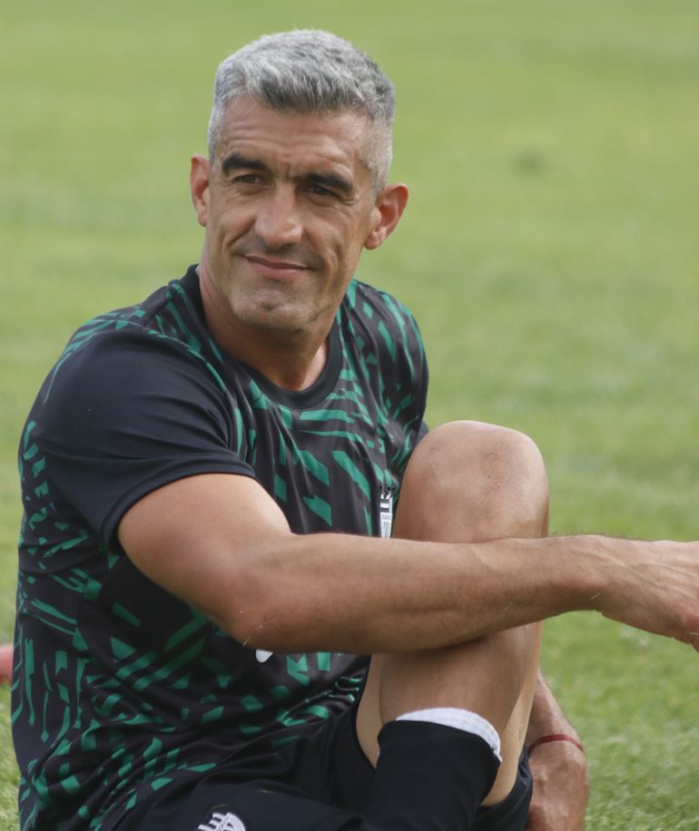 Manolo viene de jugar las últimas cinco temporadas en Cipolletti. 
