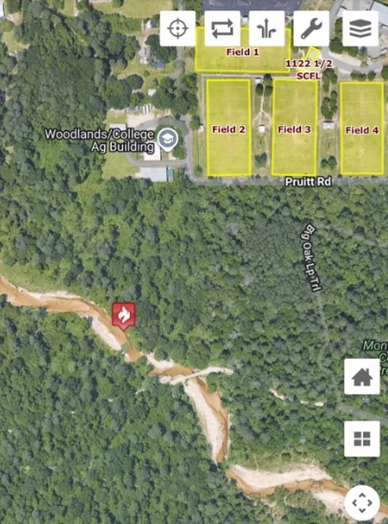 El hecho ocurrió el último sábado en la Ribera Occidental de Panther Creek, al norte de Austin, en Texas. El hecho ocurrió el último sábado en la Ribera Occidental de Panther Creek, al norte de Austin, en Texas.