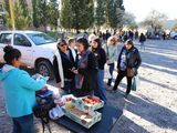 Vuelven las peras y manzanas a mil pesos el kilo en otra edición del Frutazo de la UNCo
