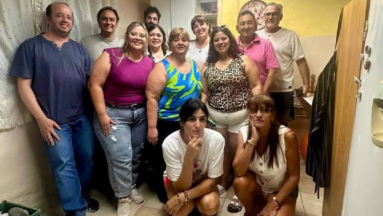 Juan Peláez pegó el portazo del gobinero de Rolanfo Figueroa. Ahora se proclamó presidente de la UCR y se reunió con refetentes de la provincnia. En Centenario, se reunió con la concejal Nancy Bibow, que dejará su cargo suplente por el espacio de Somos Centenario. Juan Peláez pegó el portazo del gobinero de Rolanfo Figueroa. Ahora se proclamó presidente de la UCR y se reunió con refetentes de la provincnia. En Centenario, se reunió con la concejal Nancy Bibow, que dejará su cargo suplente por el espacio de Somos Centenario.