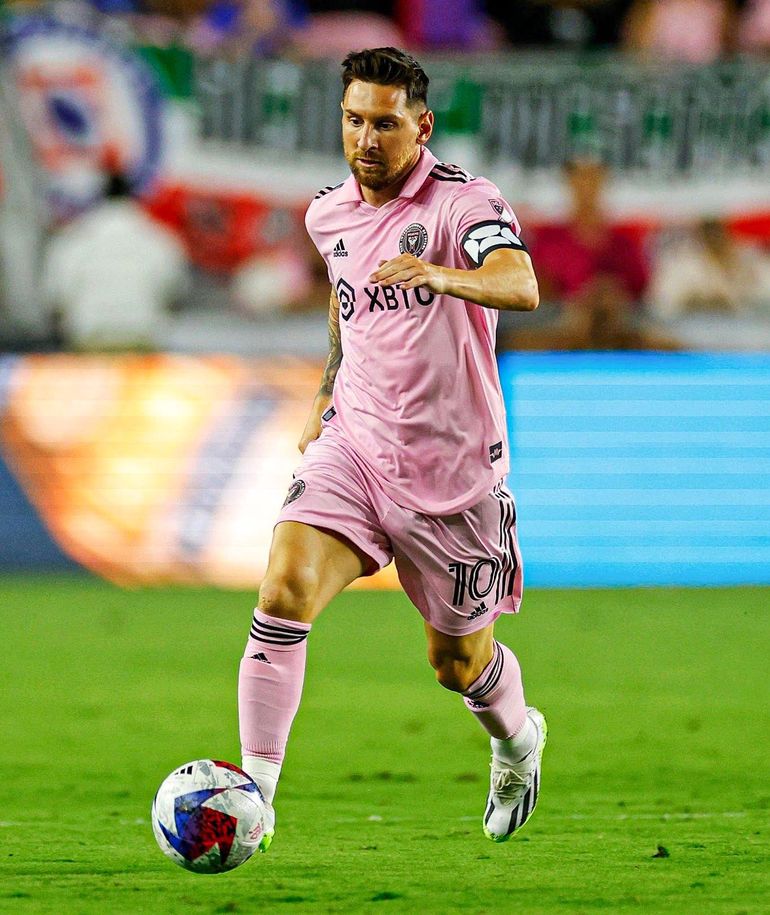 Leo entró y ya es capitán. Leo entró y ya es capitán.