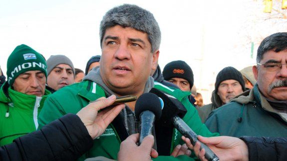 Camioneros: Moyano busca un aumento récord del 131%