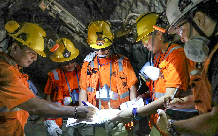La minería subterránea demanda especialistas en mantenimiento eléctrico y planificación de corto plazo.