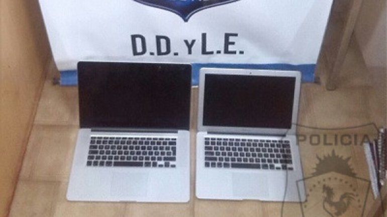 Las dos notebooks recuperadas; una era del cipoleño asaltado.