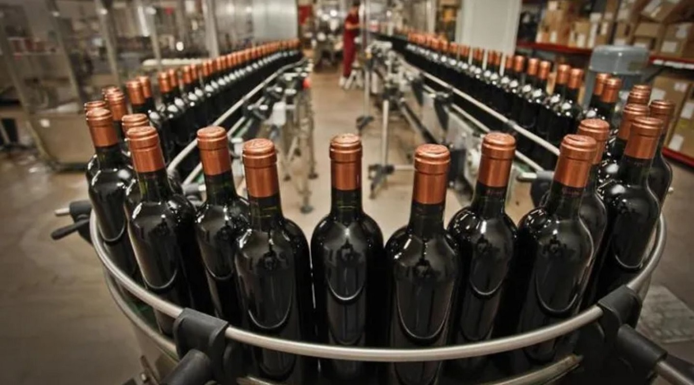 Mendoza custodia el 86,5% del stock nacional de vino disponible, consolidando su liderazgo en la industria.